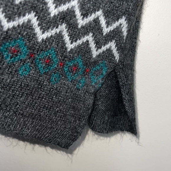 Aeropostale Gray Reindeer Heart Sweater Size Medium - Picture 2 of 7